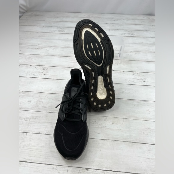 Adidas UltraBoost 22 Men’s Size 11 Triple Black Shoes Sneakers - Picture 3 of 12